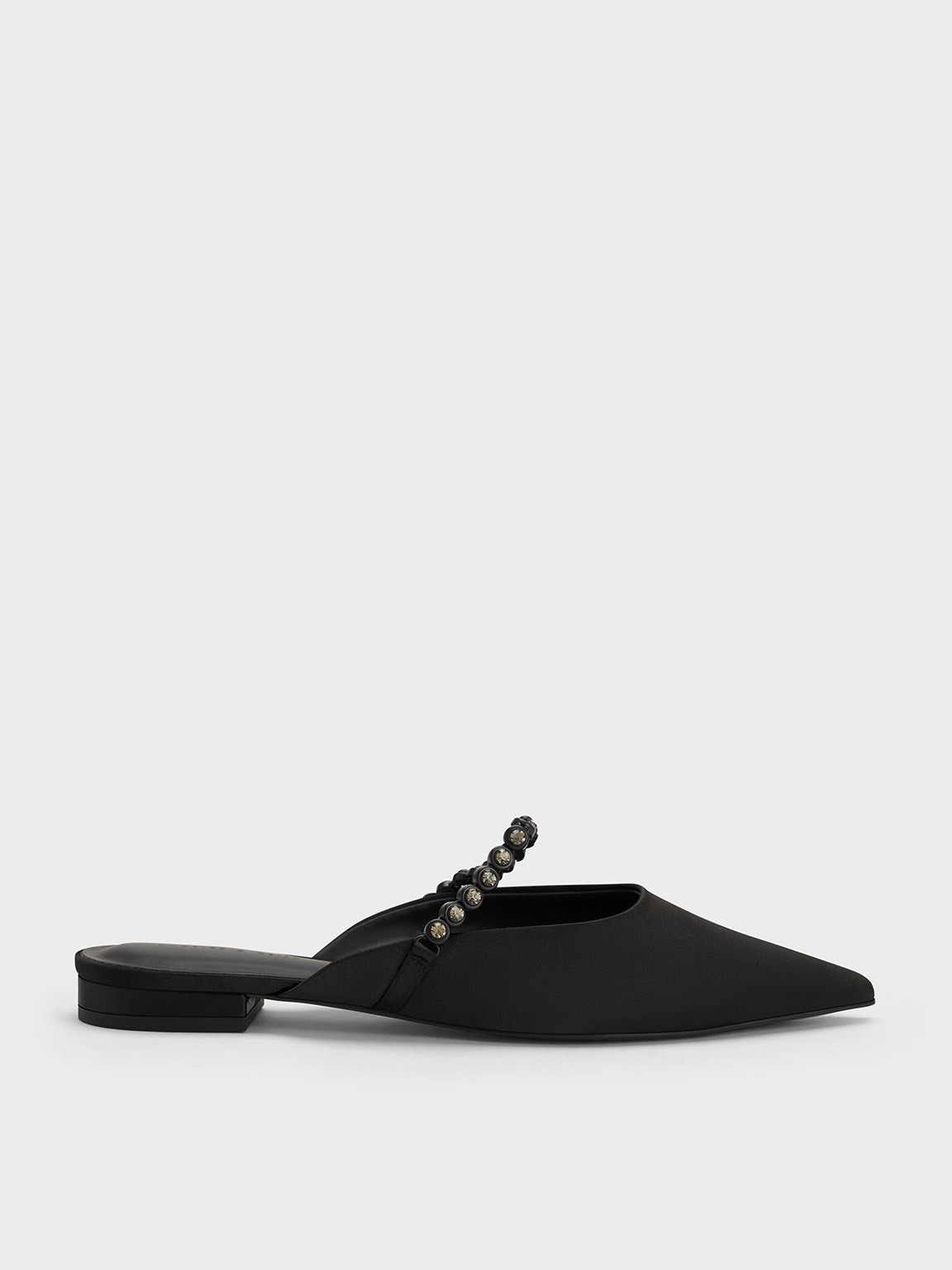 Low outlet black mules